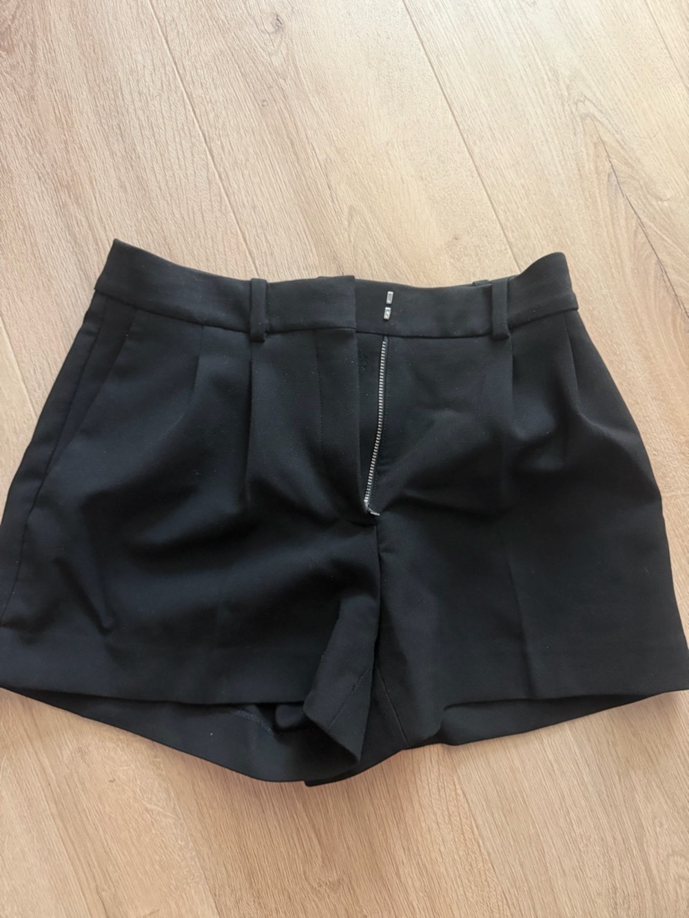 Babaton Pleated Mini